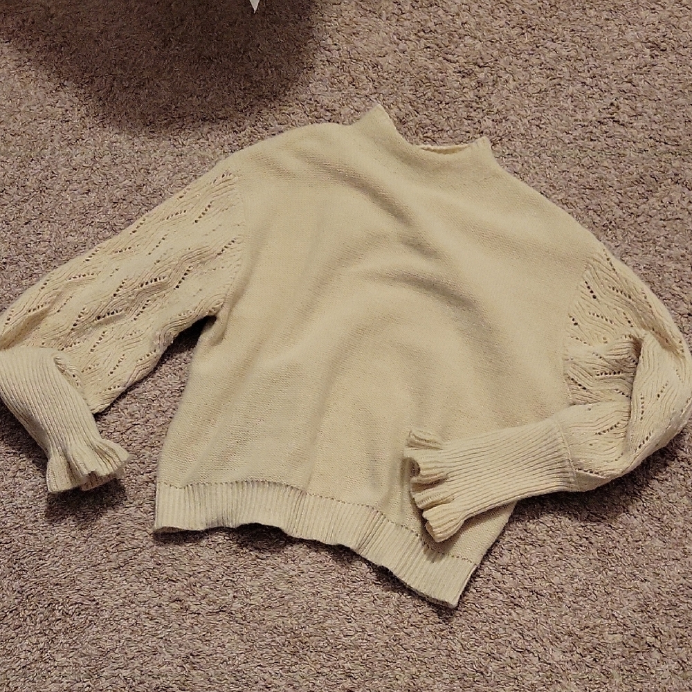 SHEIN Cream Turtleneck Sweater with Patterned Sleeves